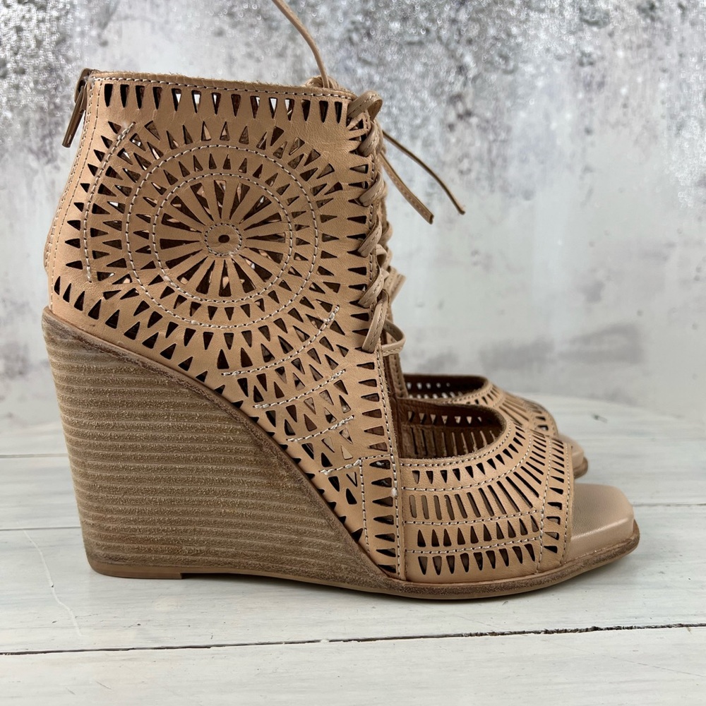 251baa Jeffrey Campbell Rodillo-Hi laser cut wedges women's size 7.5